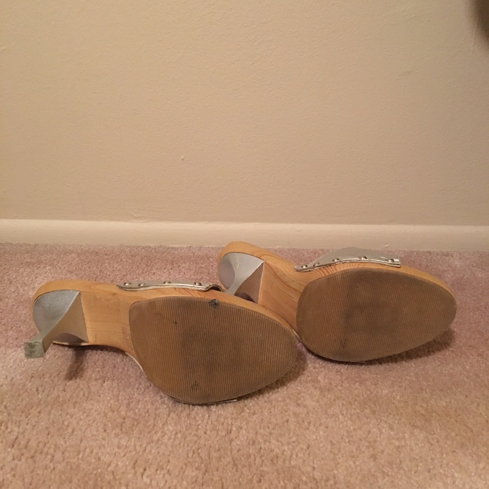Shoes - Picture 2 of 3